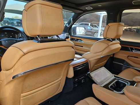 Used 2023 Jeep Grand Wagoneer Series III AWD/4WD image 16