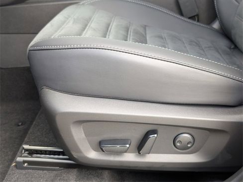 New 2025 Mitsubishi Outlander SE image 13