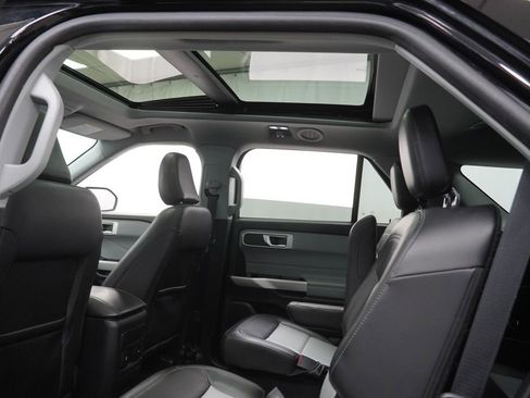 Used 2022 Ford Explorer XLT w/ Equipment Group 202A image 26