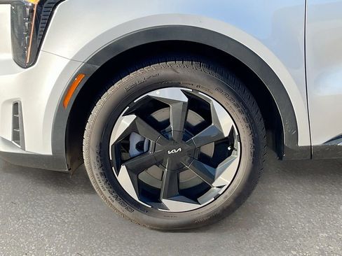 Certified 2025 Kia Sorento EX image 30