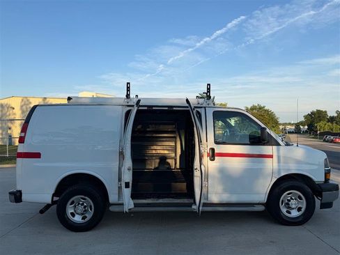 Used 2018 Chevrolet Express 2500 w/ Driver Convenience Package RWD image 11