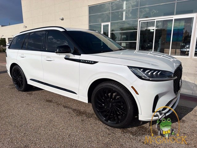 Used 2026 Lincoln Aviator Reserve w/ Jet Appearance Package RWD image 3