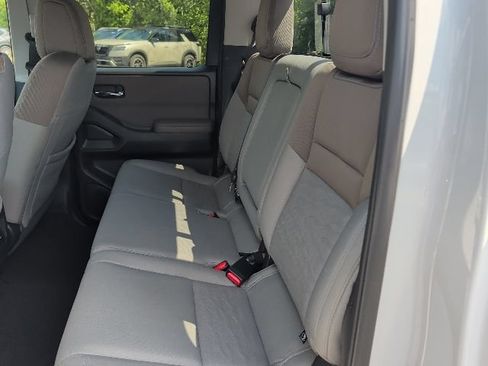 Used 2022 Nissan Frontier SV AWD/4WD image 13