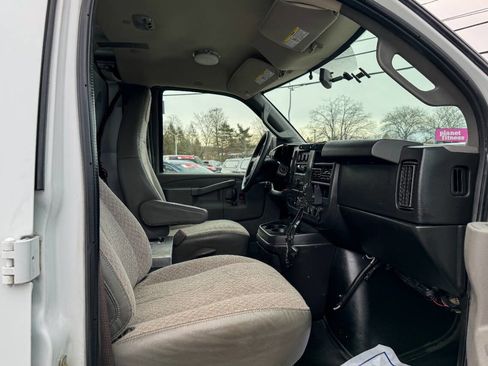Used 2017 Chevrolet Express 2500 image 10