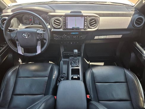Used 2020 Toyota Tacoma TRD Sport w/ TRD Premium Sport Package AWD/4WD image 27