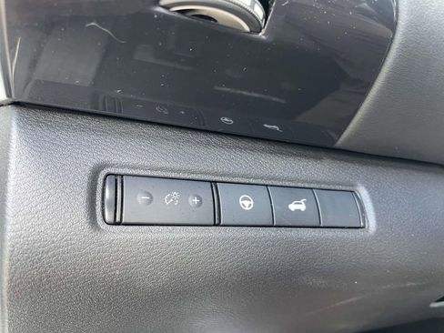 Used 2025 Nissan Pathfinder SV AWD/4WD image 29