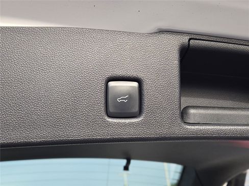 Used 2021 Ford Escape Titanium AWD/4WD image 33