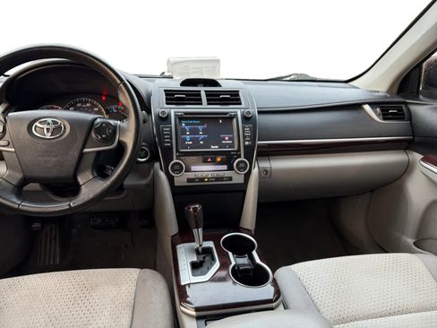 Used 2014 Toyota Camry XLE w/ Convenience Package image 11