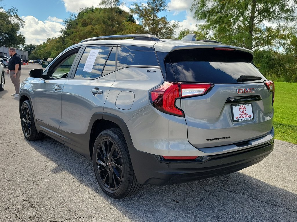 Used 2024 GMC Terrain SLE w/ Driver Convenience Package FWD image 6
