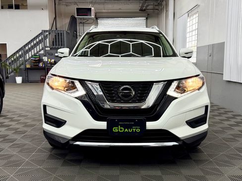 Used 2020 Nissan Rogue SV image 2