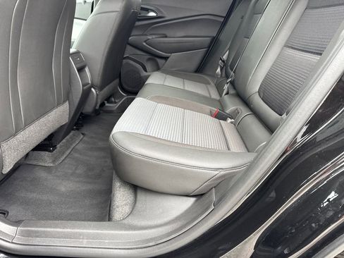 Certified 2025 Chevrolet Trax LT w/ LT Convenience Package image 20