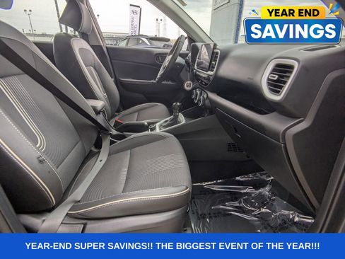 Used 2025 Hyundai Venue Limited image 17