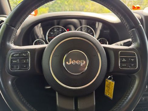 Used 2017 Jeep Wrangler Unlimited Sahara w/ Max Tow Package image 10