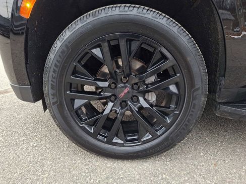 Used 2022 GMC Yukon SLT w/ SLT Premium Package image 8