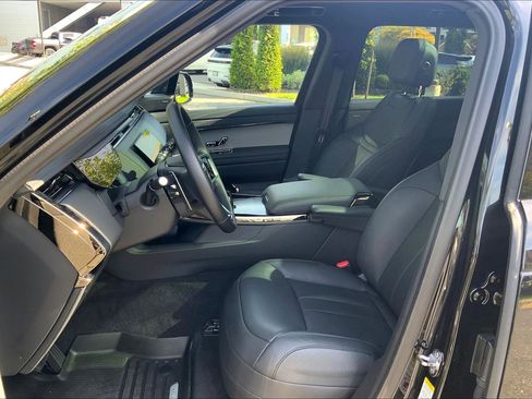 Used 2025 Land Rover Range Rover Sport image 6