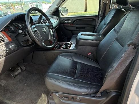 Used 2012 Chevrolet Avalanche LTZ AWD/4WD image 34