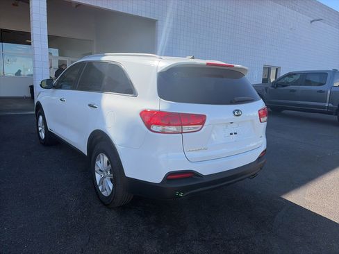 Used 2016 Kia Sorento LX AWD/4WD image 3