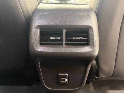 Used 2021 Chevrolet Equinox LT image 27
