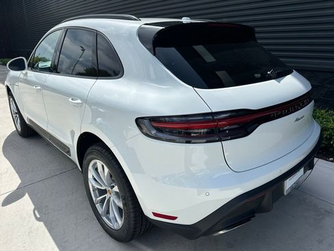Certified 2025 Porsche Macan image 3