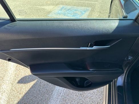 Used 2024 Toyota Camry SE image 31