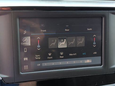 Used 2023 Chrysler Voyager LX FWD image 21
