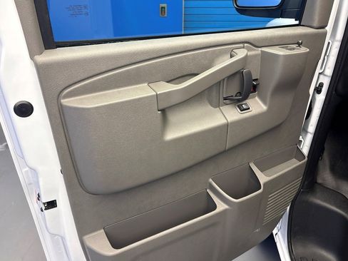 New 2025 Chevrolet Express 3500 LS w/ Chrome Appearance Package image 10