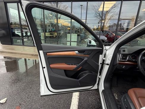 Used 2021 Audi Q5 2.0T Premium w/ Convenience Package image 18