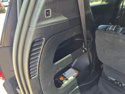 Used 2025 Chrysler Pacifica Select FWD image 39