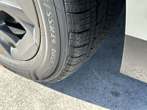 New 2026 Kia Carnival EX FWD image 12