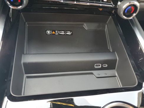 New 2026 Chevrolet Suburban High Country image 32