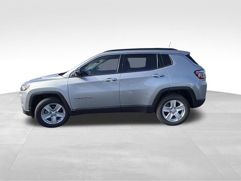 Used 2022 Jeep Compass Latitude w/ Sun and Sound Group AWD/4WD image 6