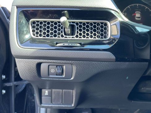 Used 2025 Honda Civic Sport image 19