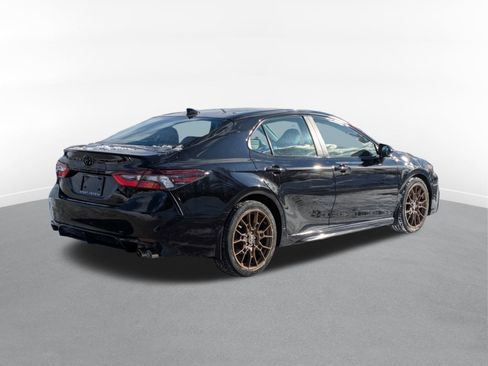 Used 2023 Toyota Camry SE image 3