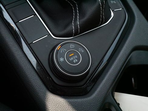 Certified 2025 Volkswagen Taos SEL AWD/4WD image 29