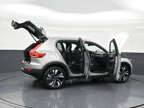 Used 2023 Volvo XC40 B5 Plus AWD/4WD image 33