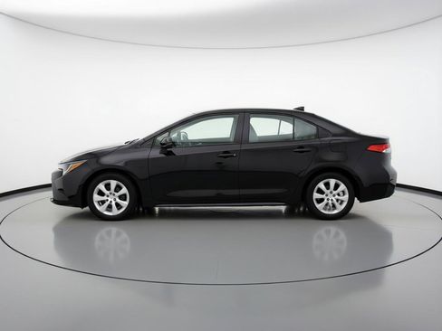 Used 2025 Toyota Corolla LE image 5