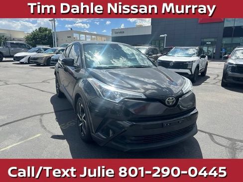 Used 2019 Toyota C-HR XLE FWD image 3