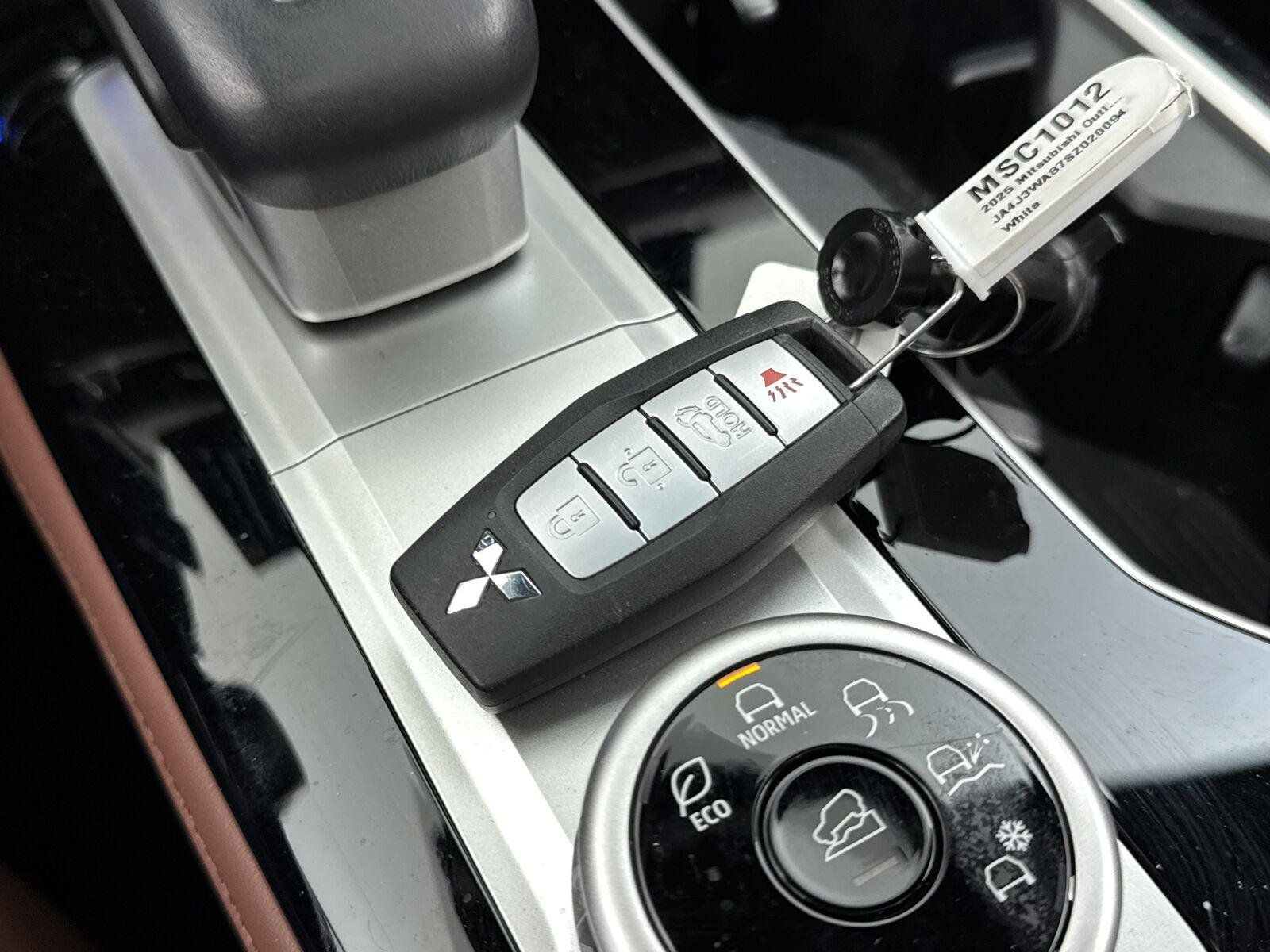 Used 2025 Mitsubishi Outlander SEL FWD image 41