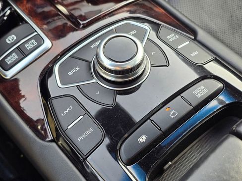 Used 2017 Kia K900 Luxury image 33