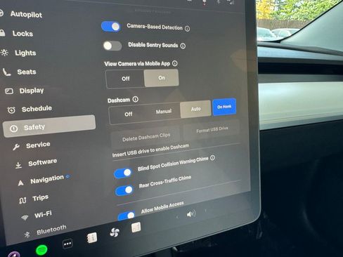 Used 2022 Tesla Model 3 Long Range AWD/4WD image 25