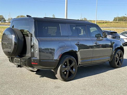 New 2026 Land Rover Defender 130 X-Dynamic SE image 5