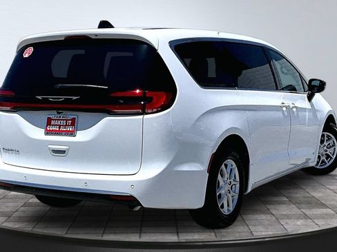 New 2027 Chrysler Pacifica Select FWD image 23