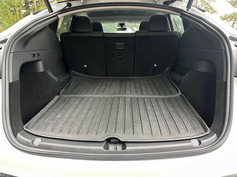 Used 2022 Tesla Model Y Long Range image 14