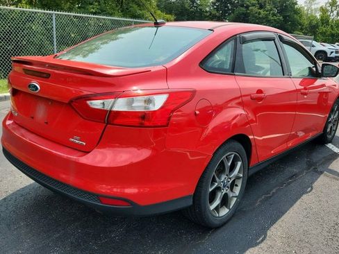 Used 2013 Ford Focus SE FWD image 2