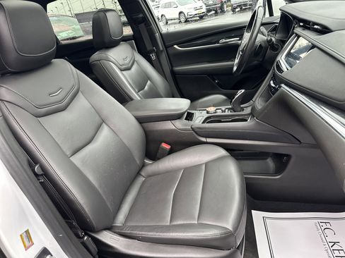 Certified 2022 Cadillac XT5 Premium Luxury w/ LPO, Floor Liner Package image 14