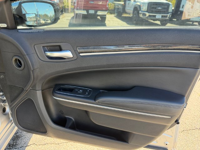 Used 2011 Chrysler 300 C RWD image 18