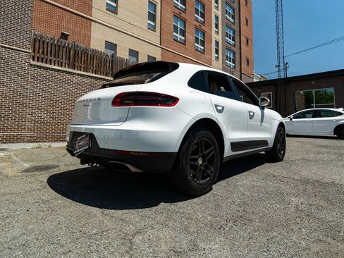 Used 2017 Porsche Macan AWD/4WD image 3