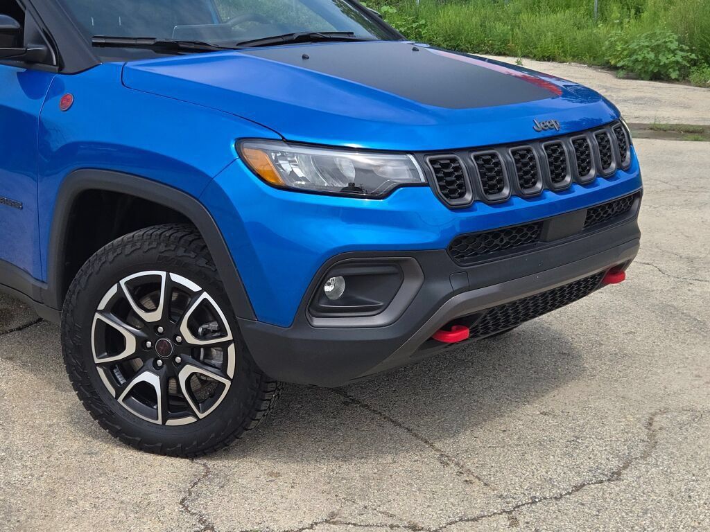 Certified 2025 Jeep Compass Trailhawk w/ Trailhawk Convenience Group AWD/4WD image 4