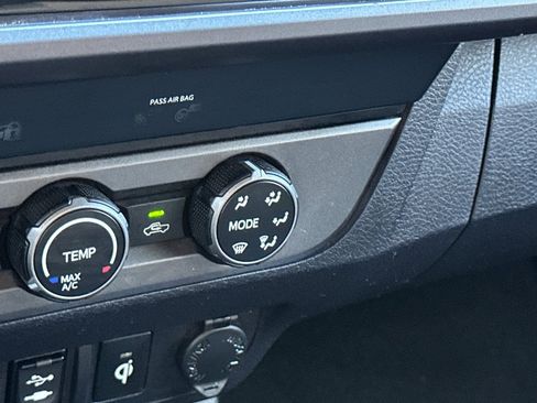 Used 2019 Toyota Tacoma TRD Off-Road w/ Technology Package AWD/4WD image 29
