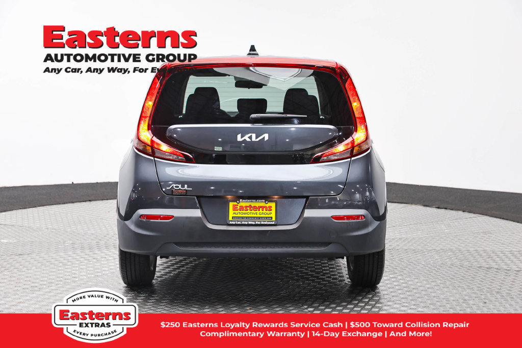 Used 2022 Kia Soul LX w/ Technology Package FWD image 3
